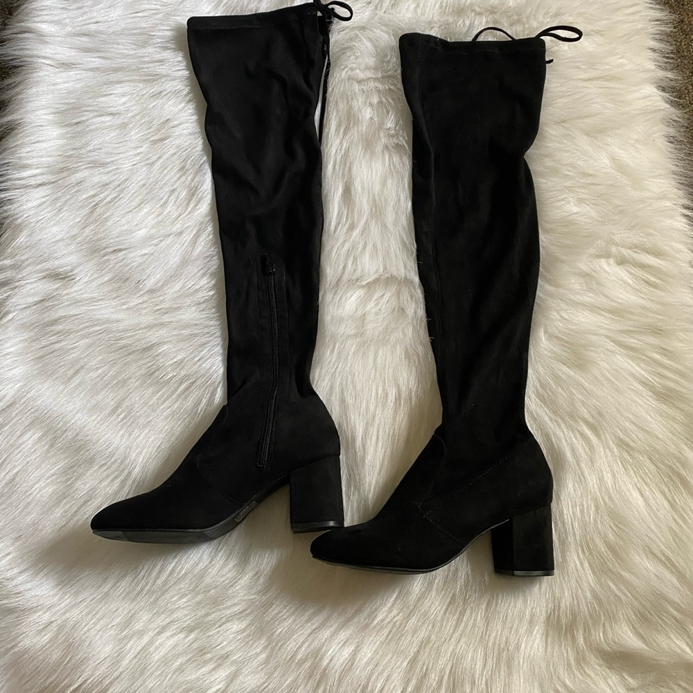 Boots Size 7.5 Women’s Heels Above The Knee Black Color Zip On Lower Side